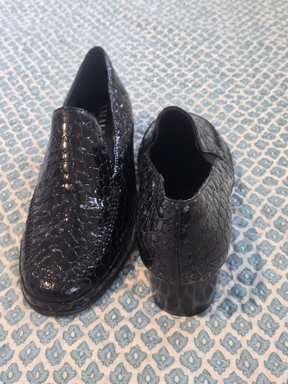 NWOT Women's Black Croc-Embossed Slip-On Dress Shoes. Made in Italy